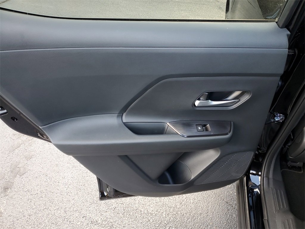 Used 2025 Nissan Kicks SV image 10