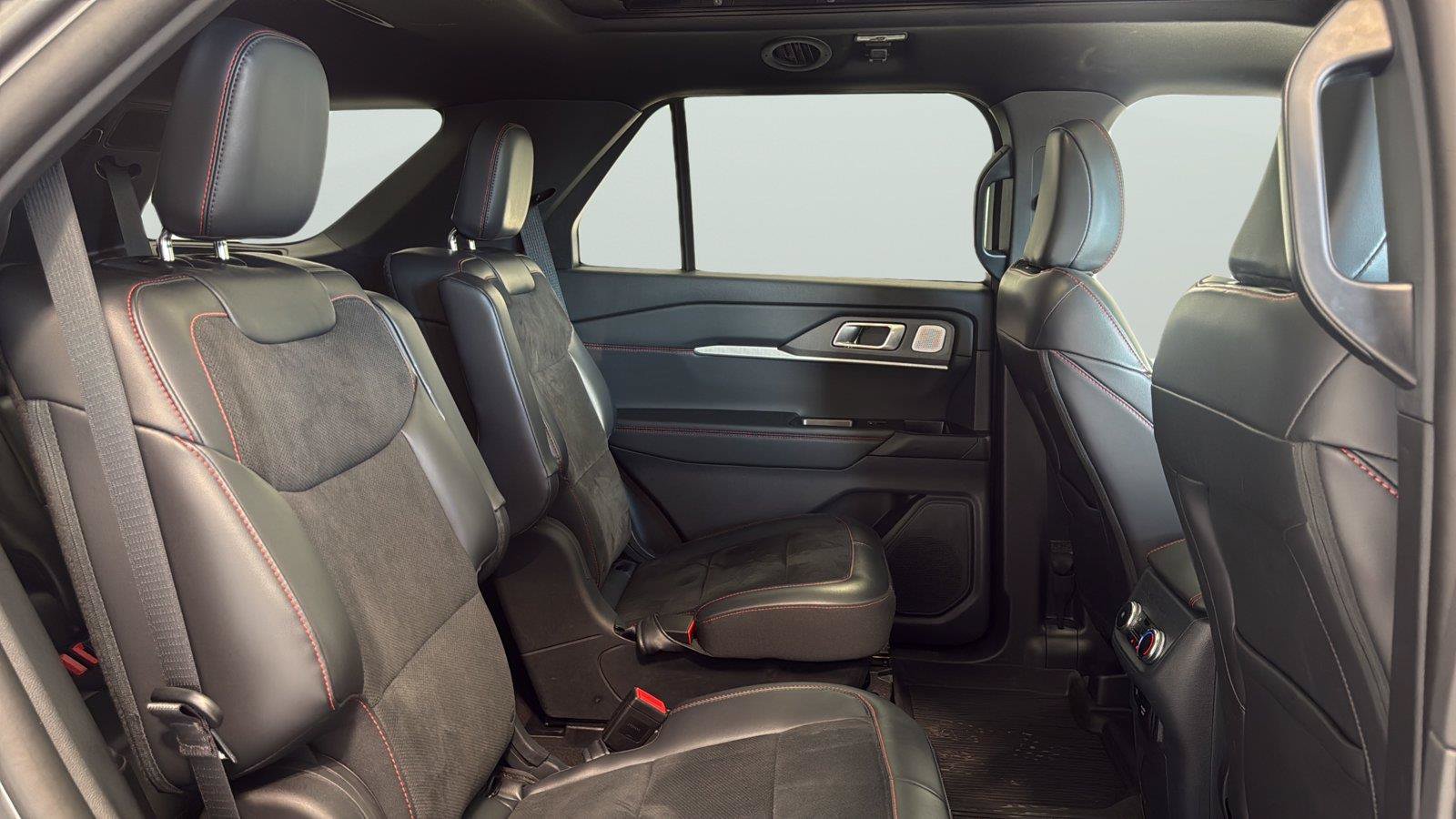 Certified 2025 Ford Explorer ST w/ Sun And Sound Package AWD/4WD image 16