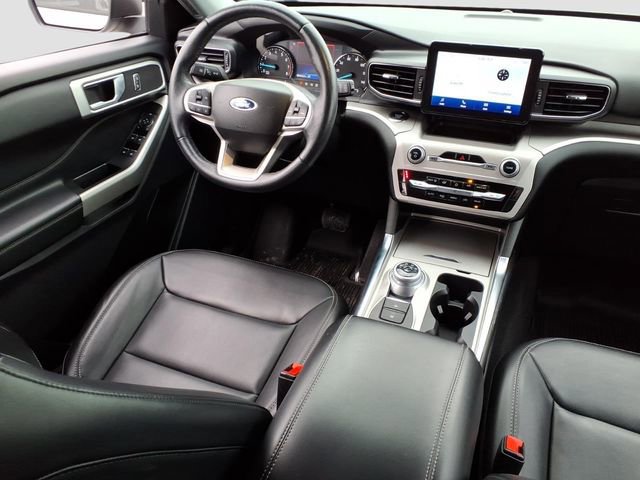 Certified 2022 Ford Explorer XLT w/ Equipment Group 202A image 10