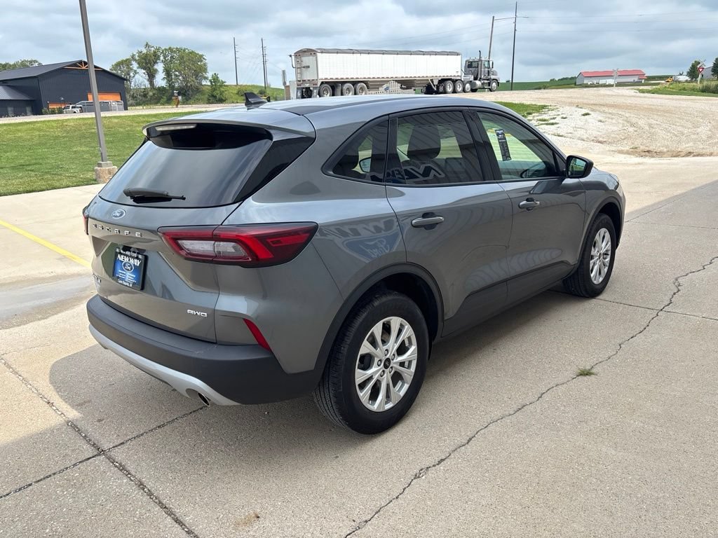 Certified 2025 Ford Escape Active AWD/4WD image 4