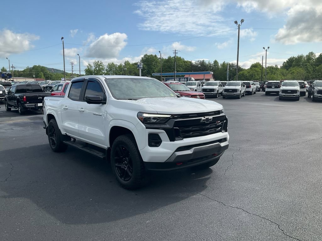 Used 2024 Chevrolet Colorado Z71 w/ Z71 Convenience Package 2 AWD/4WD image 3