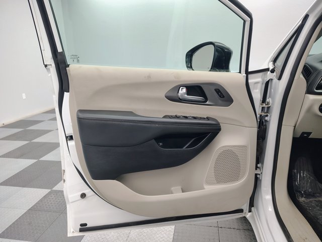 Used 2024 Chrysler Pacifica Limited FWD image 10