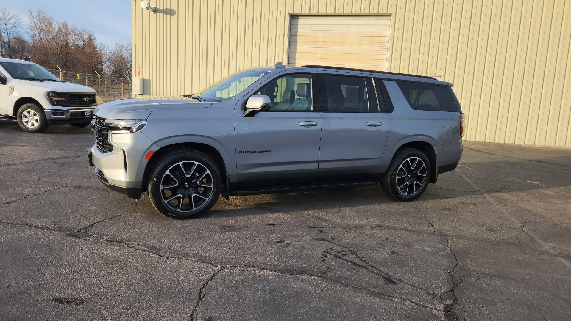 Used 2023 Chevrolet Suburban RST w/ Luxury Package image 4