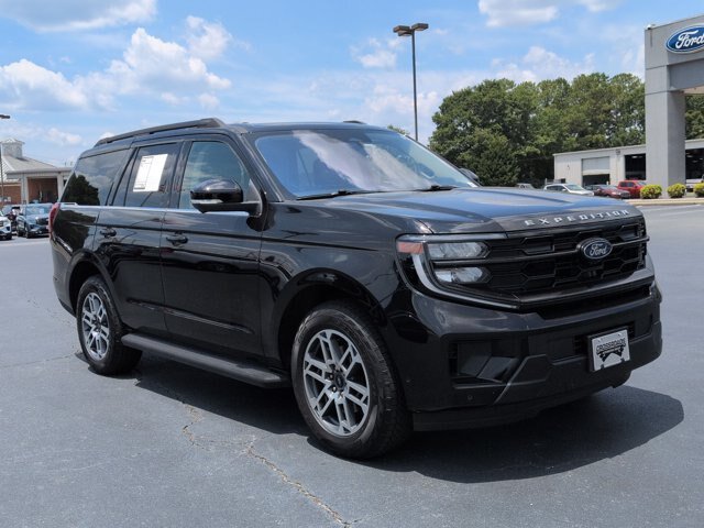 Certified 2025 Ford Expedition Active AWD/4WD image 2