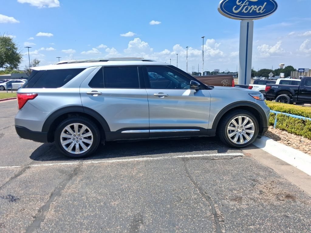 Certified 2022 Ford Explorer Limited w/ Limited Technology Package RWD image 4