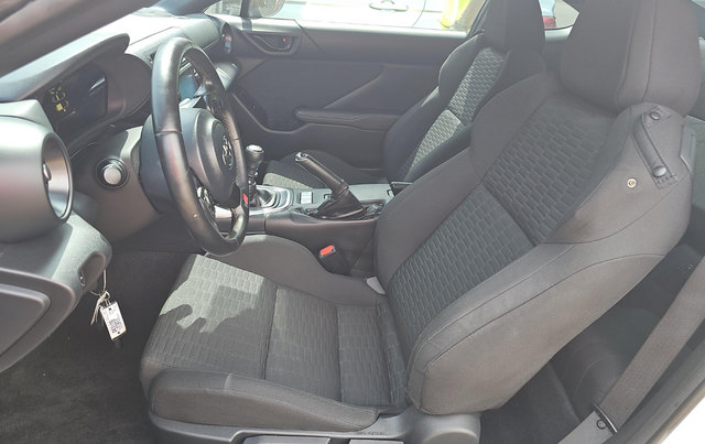 Used 2023 Toyota GR86 RWD image 5