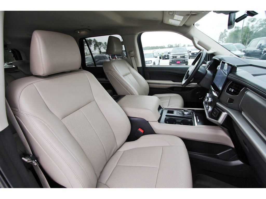Certified 2024 Ford Expedition XLT RWD image 29