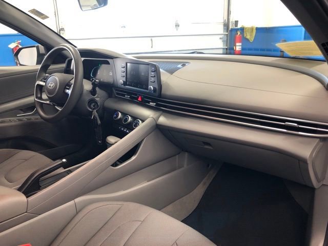 Used 2024 Hyundai Elantra SE image 12