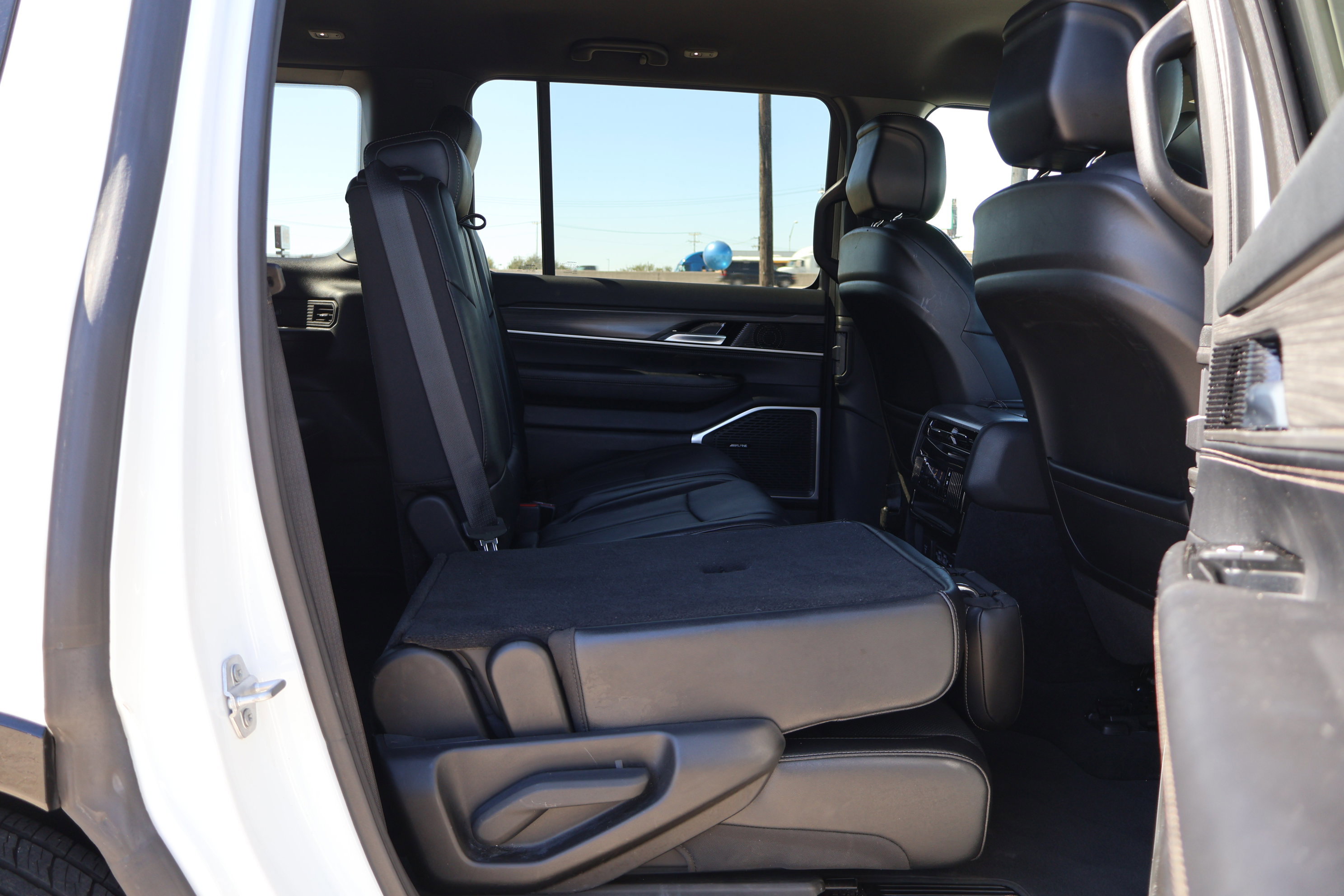 Used 2024 Jeep Wagoneer Series II w/ Flexible Seating Group image 40