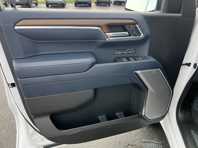 Used 2024 Chevrolet Silverado 1500 High Country w/ Technology Package AWD/4WD image 11