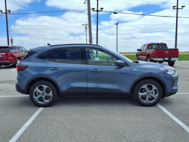 Certified 2025 Ford Escape ST-Line Select w/ Tech Pack #1 AWD/4WD image 6