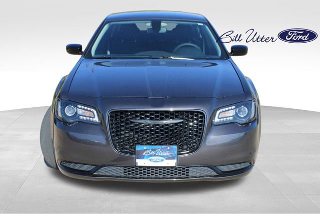 Used 2023 Chrysler 300 Touring w/ Sport Appearance Package image 8