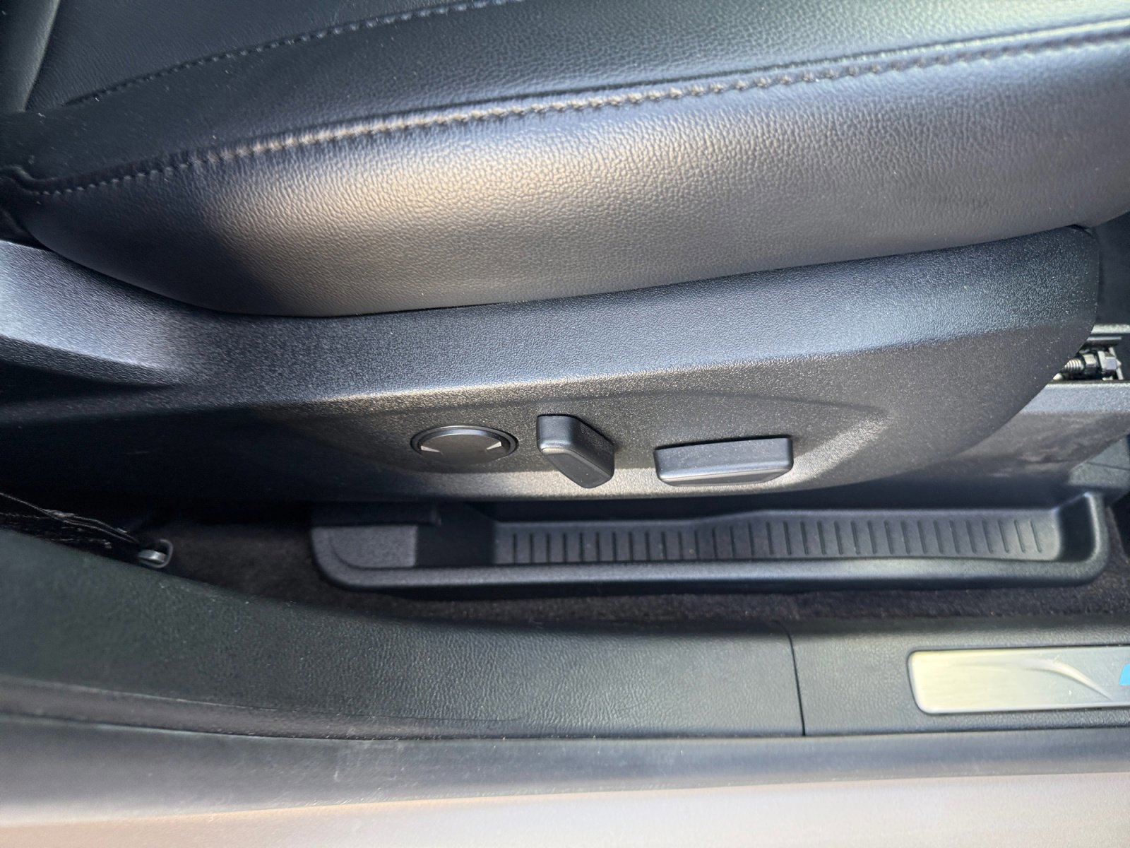 Certified 2020 Ford Edge Titanium image 30