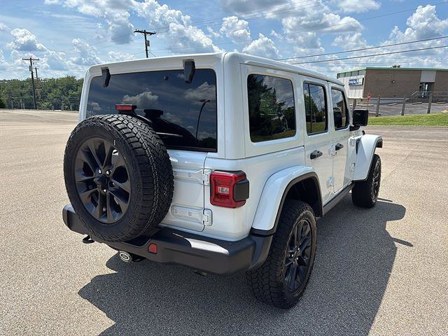 Used 2025 Jeep Wrangler Unlimited Sahara AWD/4WD image 4