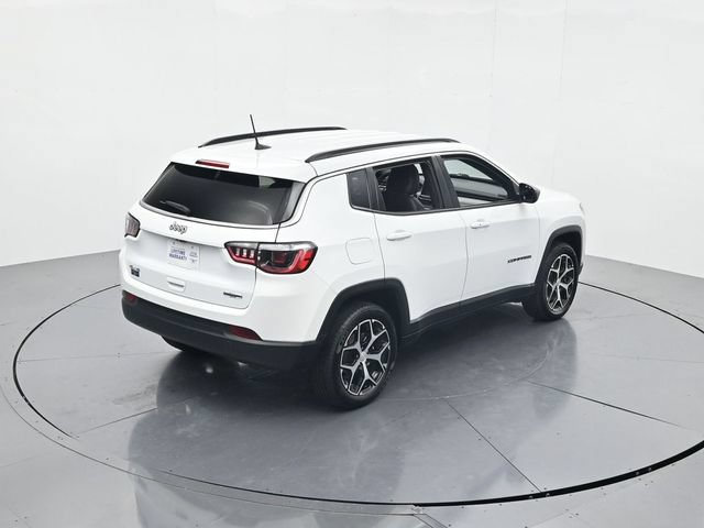 Used 2024 Jeep Compass Latitude AWD/4WD image 41