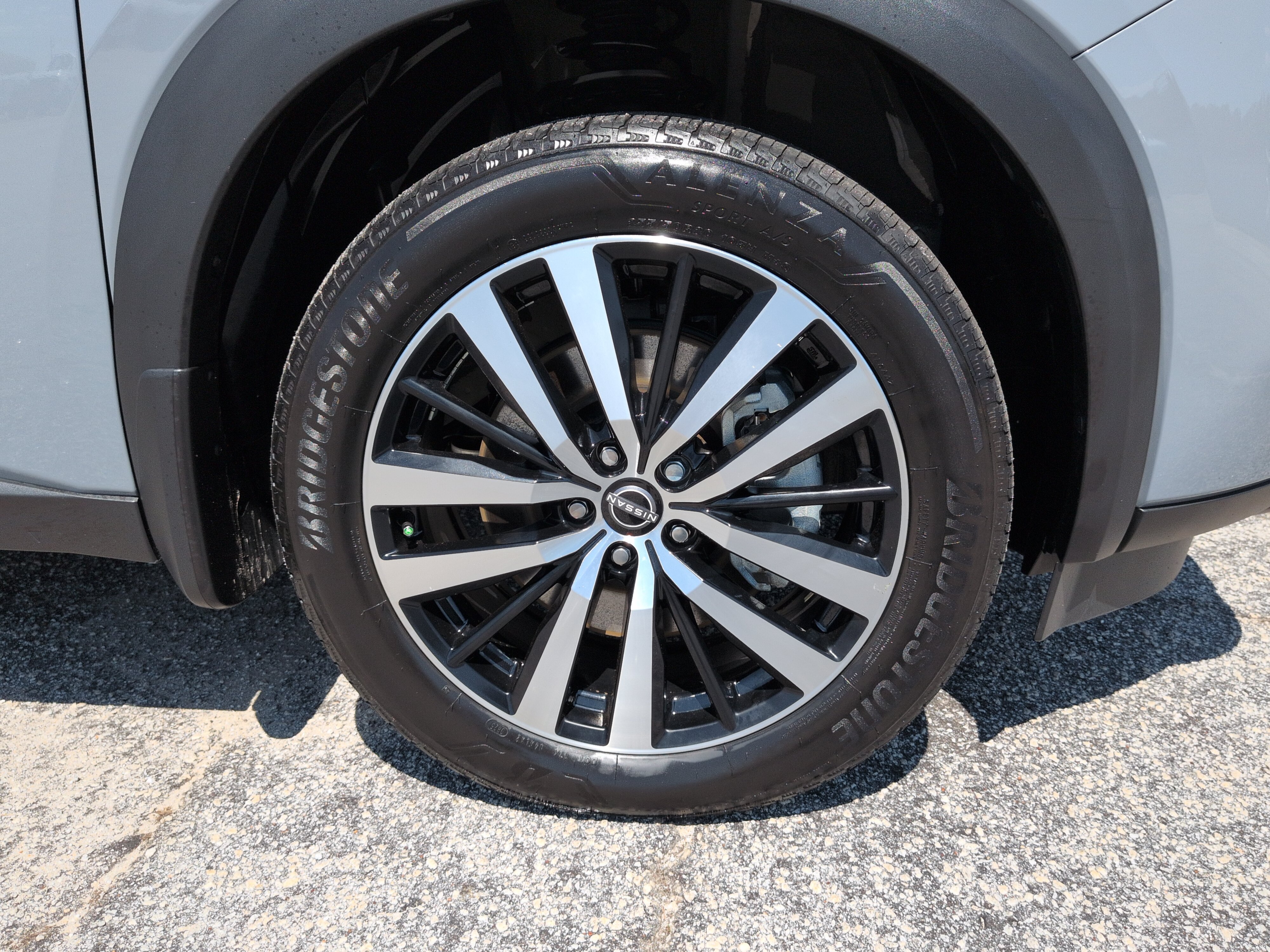 Used 2025 Nissan Pathfinder Platinum FWD image 9