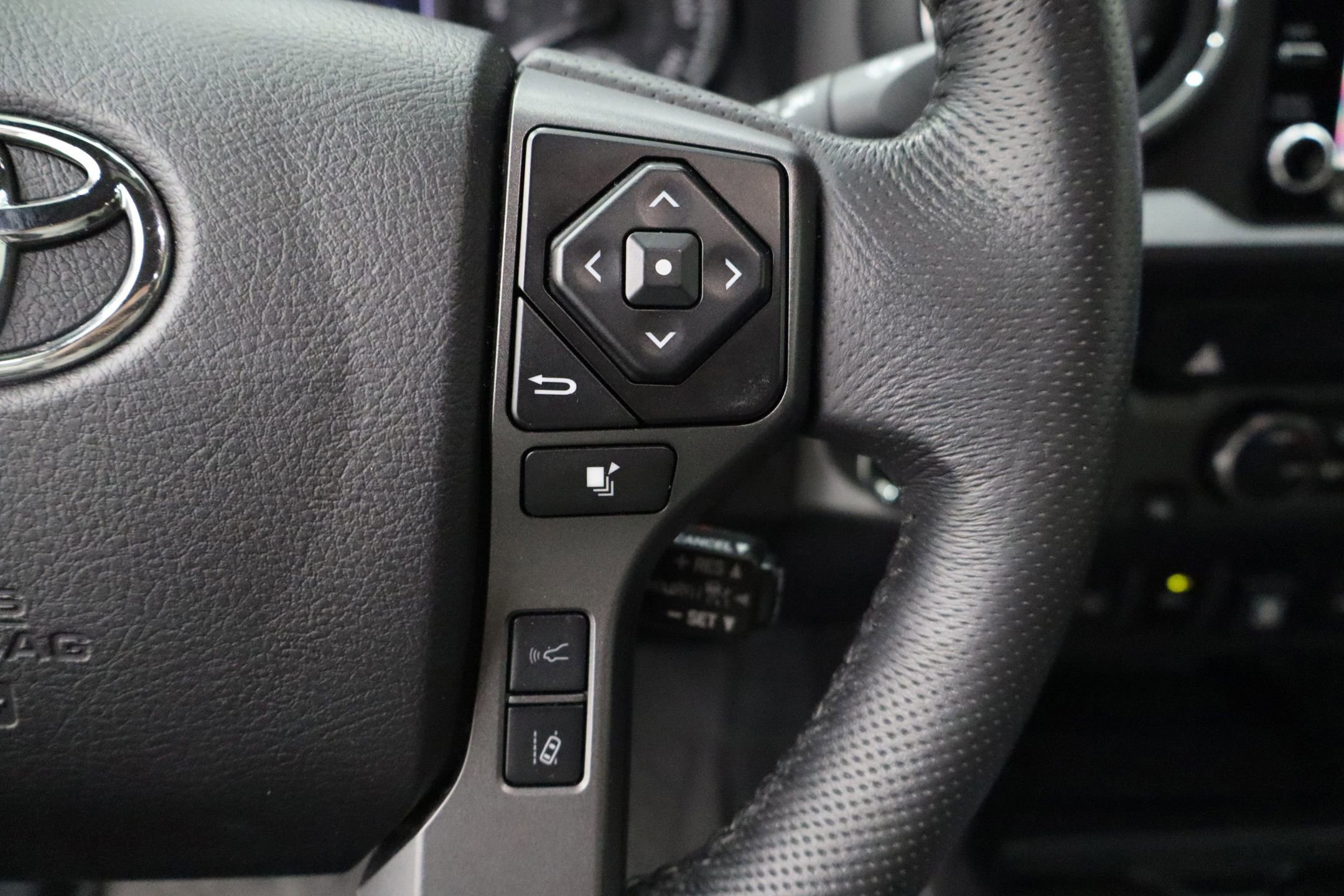 Used 2022 Toyota Tacoma TRD Sport w/ Technology Package image 23