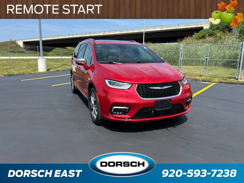 Used 2024 Chrysler Pacifica Pinnacle w/ Trailer Tow Group AWD/4WD image 3