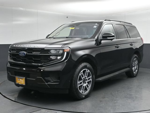 Certified 2025 Ford Expedition Active AWD/4WD image 3