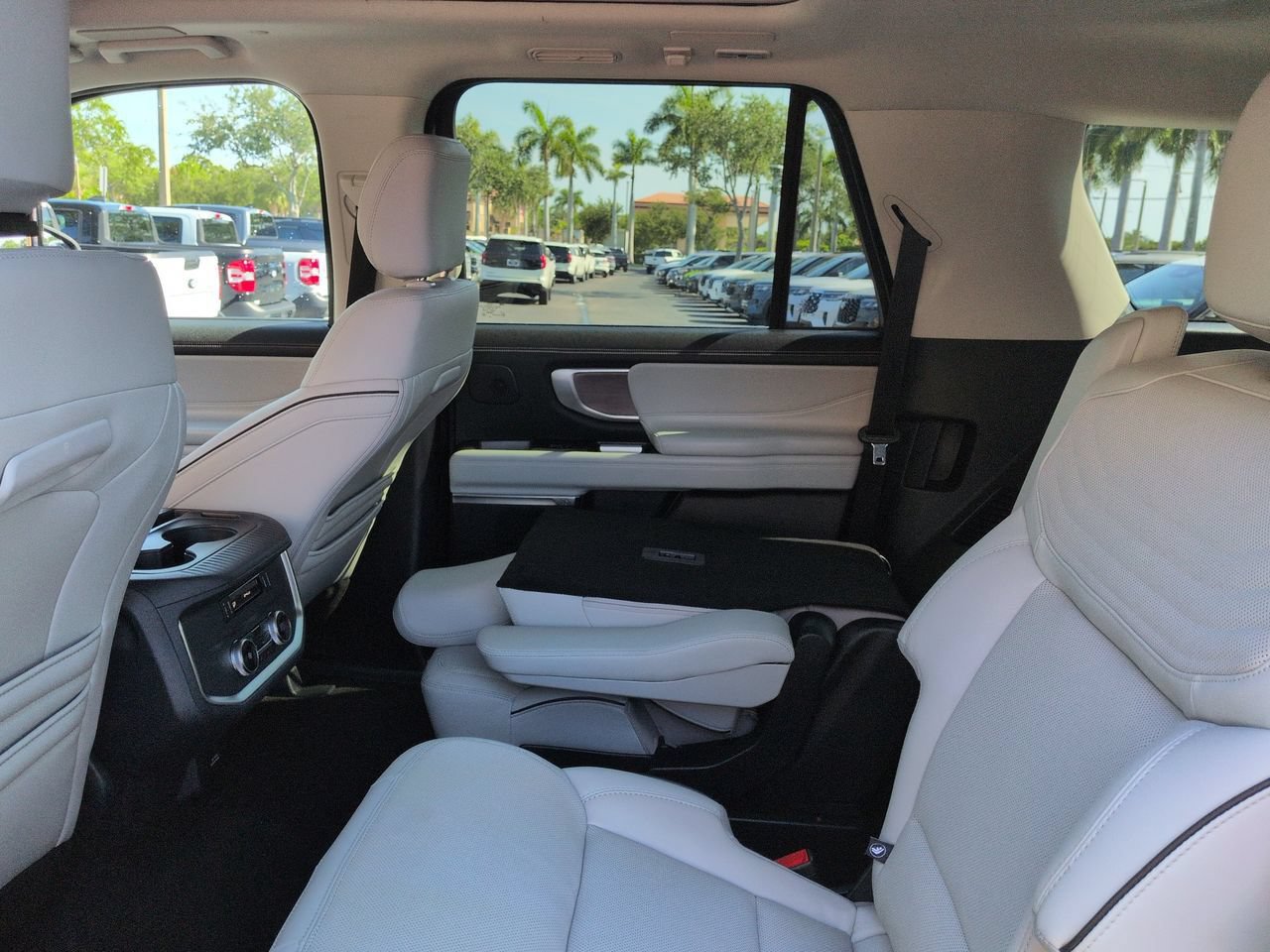 Certified 2025 Ford Expedition Max Platinum w/ Platinum Ultimate Package AWD/4WD image 14