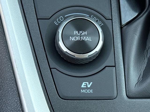Used 2025 Toyota RAV4 XLE w/ Convenience Package AWD/4WD image 30