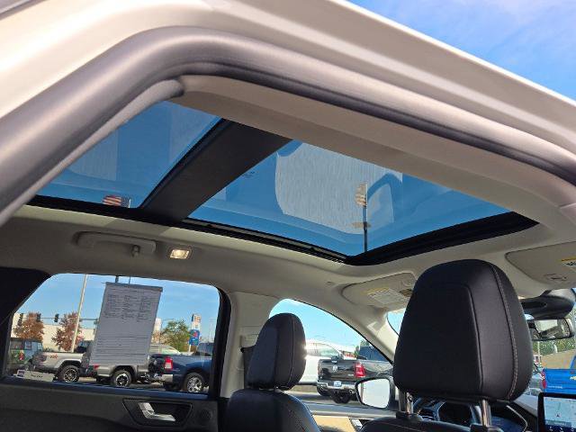 Certified 2022 Ford Escape Titanium w/ Titanium Elite Package image 9