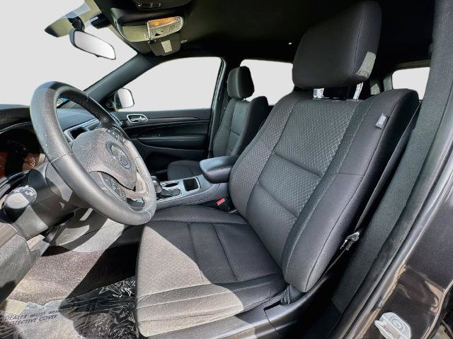 Used 2018 Jeep Grand Cherokee Laredo AWD/4WD image 14