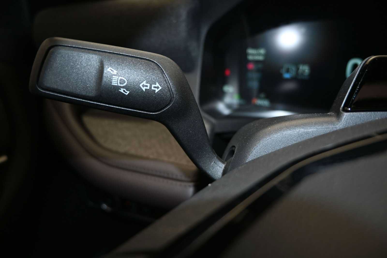 Certified 2025 Ford Explorer Platinum RWD image 13