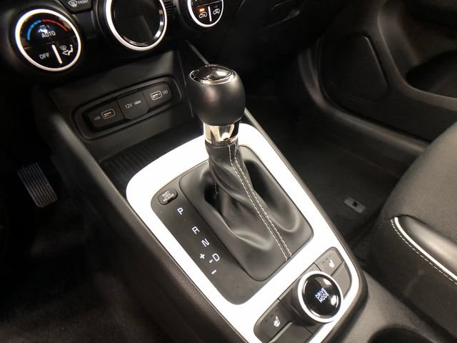 Used 2022 Hyundai Venue Limited w/ Cargo Package FWD image 18