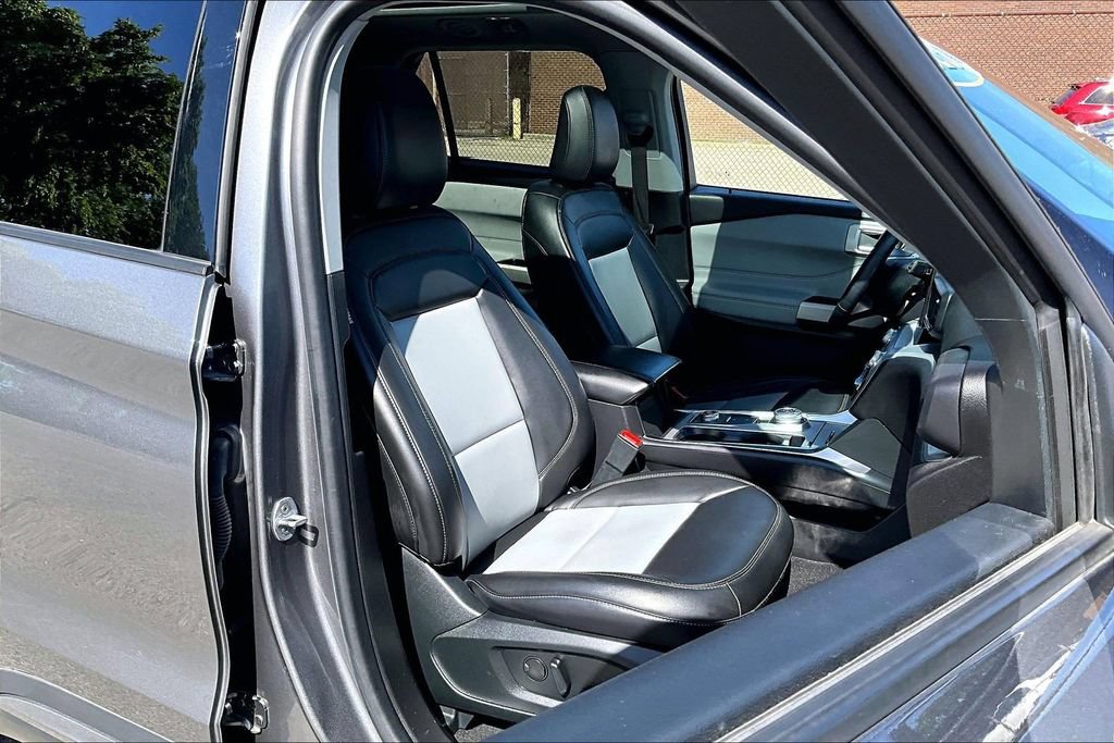 Certified 2023 Ford Explorer XLT w/ Equipment Group 202A AWD/4WD image 7