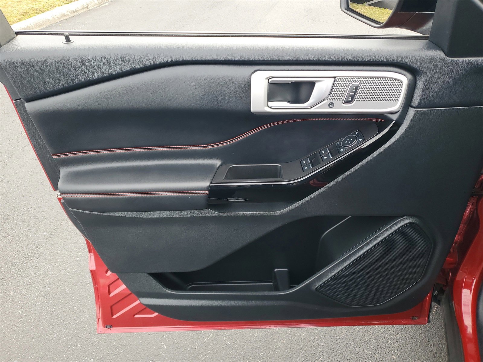 Certified 2023 Ford Explorer ST-Line w/ Class IV Trailer Tow Package image 15