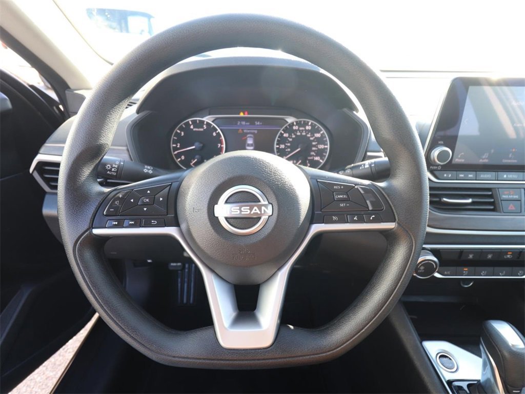 Used 2025 Nissan Altima 2.5 SV image 15