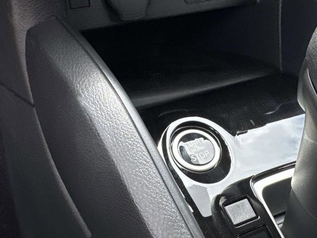 Used 2025 Nissan Versa SV w/ Trunk Package FWD image 30