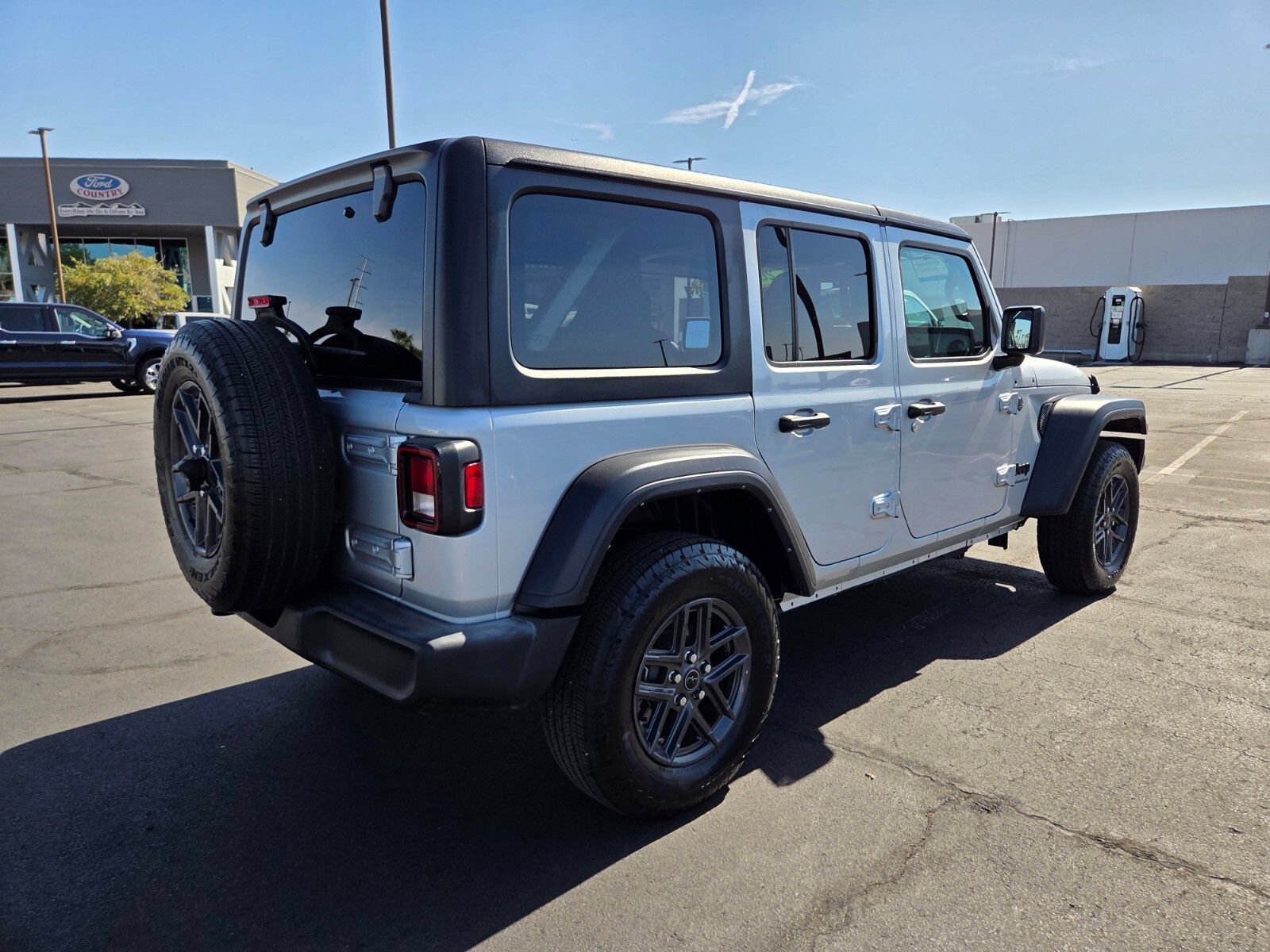 Used 2024 Jeep Wrangler Unlimited Sport AWD/4WD image 6