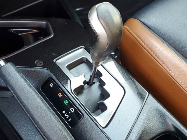 Used 2018 Toyota RAV4 SE image 30