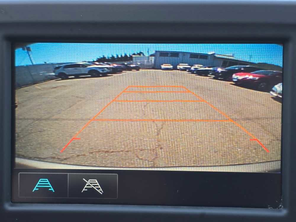 Used 2018 Chevrolet Equinox LT FWD image 19