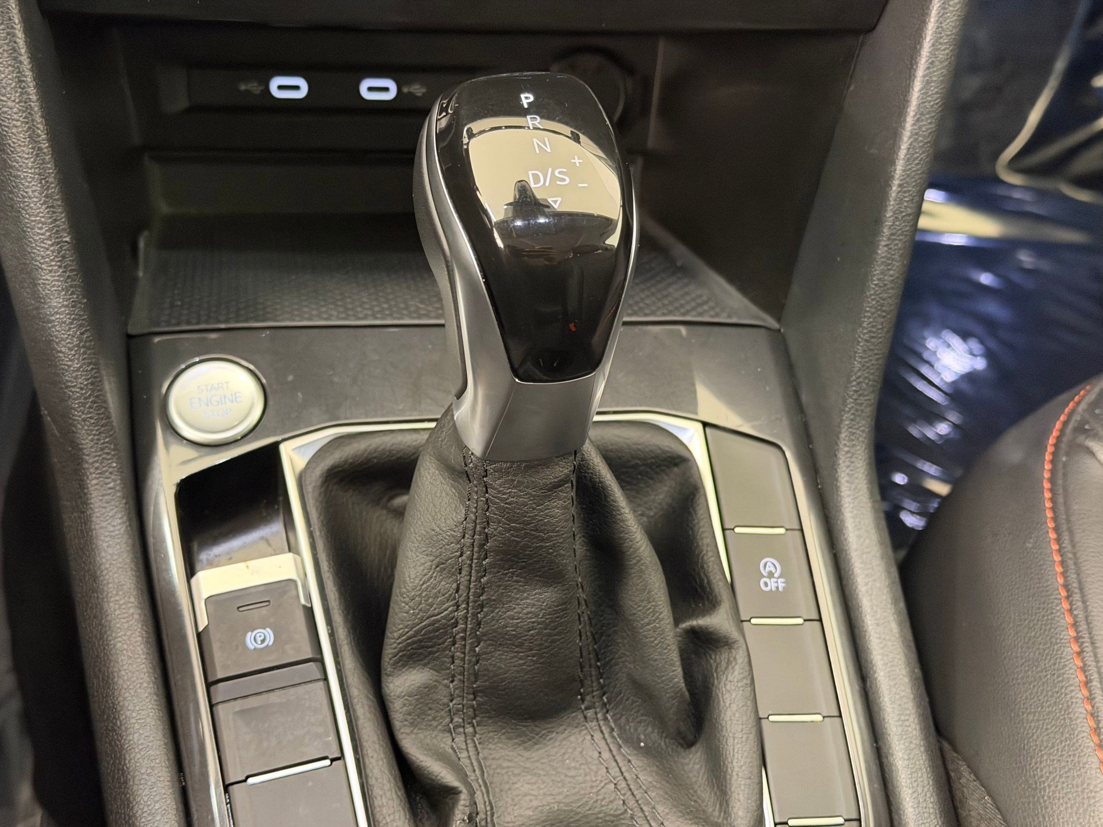 Used 2024 Volkswagen Tiguan Wolfsburg Edition image 17