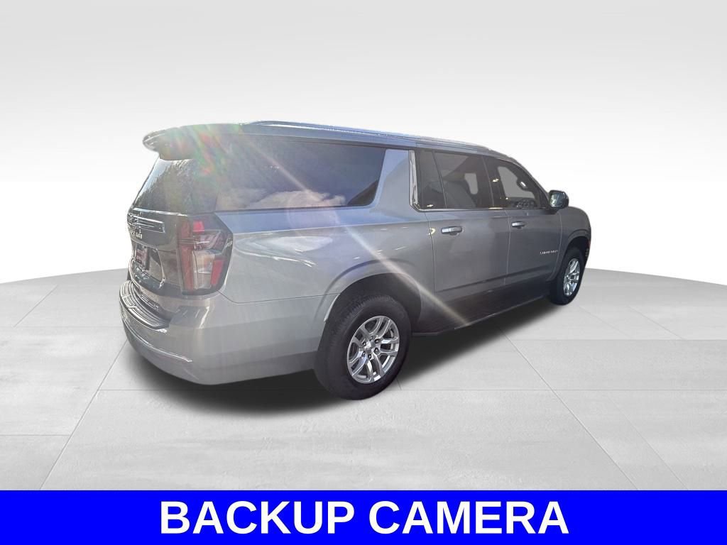 Used 2023 Chevrolet Suburban LT image 3