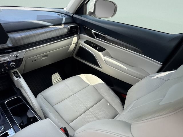 Used 2024 Kia Telluride EX w/ EX Captain's Chair Package FWD image 36