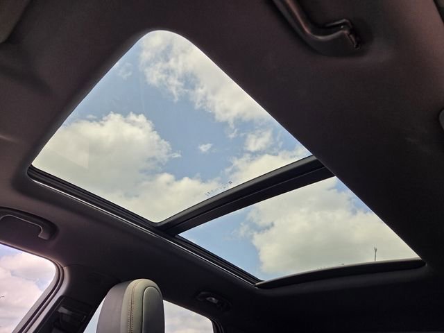 Used 2023 Chevrolet TrailBlazer RS w/ Sun and Liftgate Package image 17