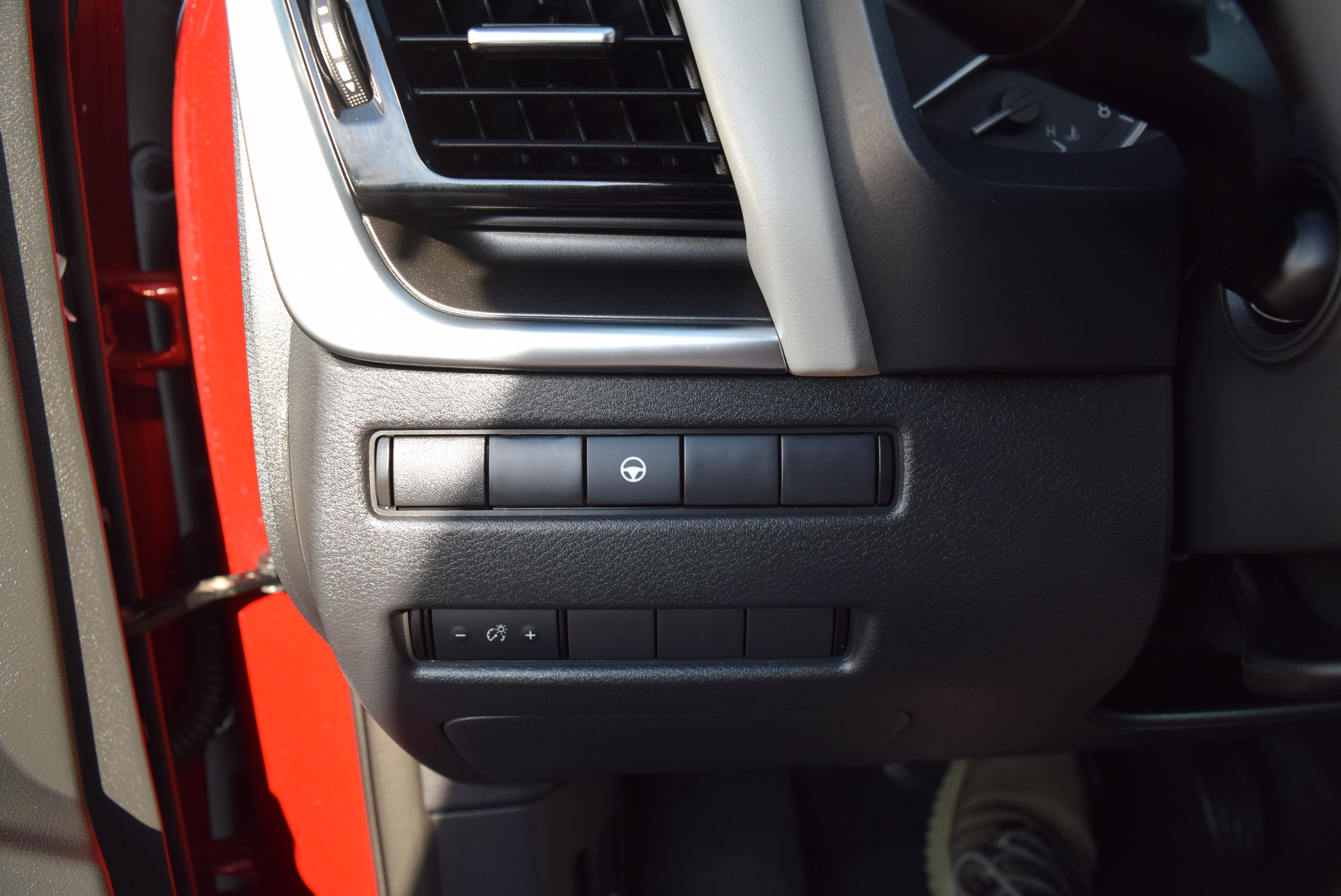 Used 2023 Nissan Rogue SV AWD/4WD image 10
