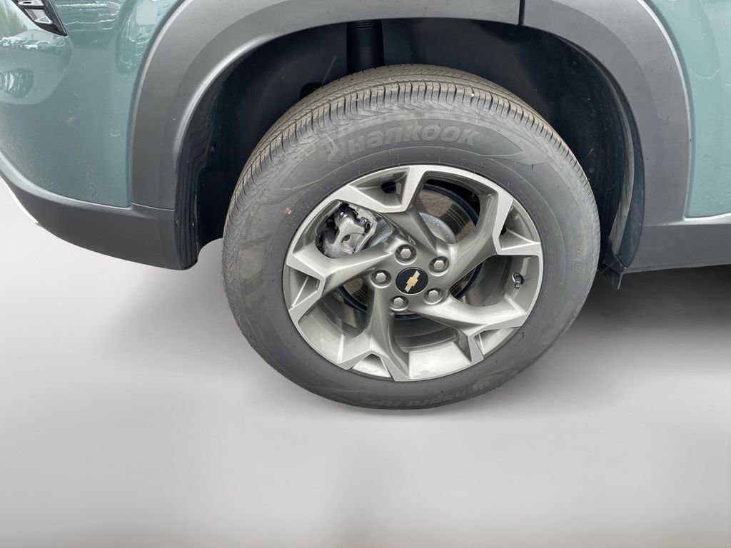 Used 2025 Chevrolet Trax LT FWD image 10