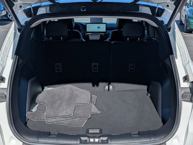Certified 2025 Ford Escape SE w/ Class II Trailer Tow Package image 24