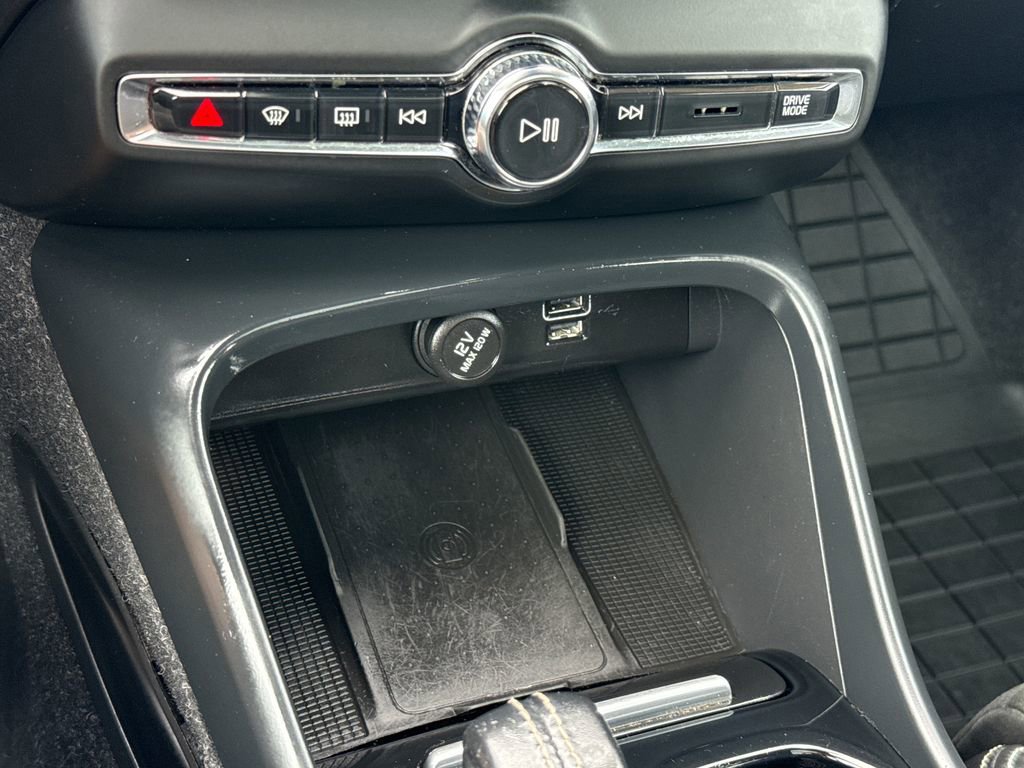 Used 2019 Volvo XC40 T5 R-Design image 21