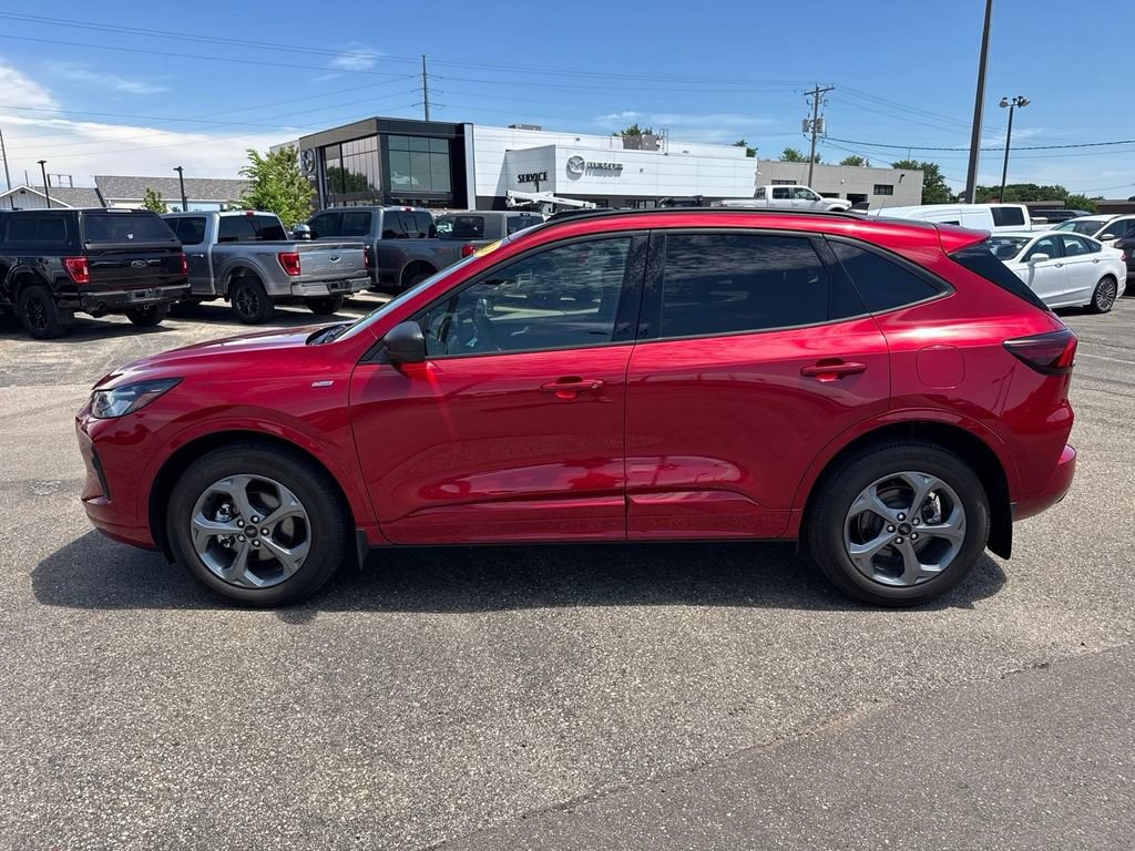 Certified 2024 Ford Escape ST-Line w/ Tech Pack #1 AWD/4WD image 3