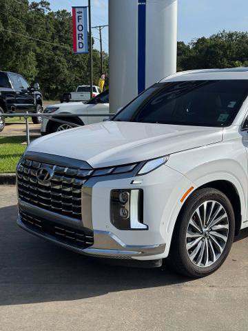 Used 2025 Hyundai Palisade Calligraphy FWD image 2