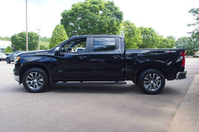 Used 2023 Chevrolet Silverado 1500 LT AWD/4WD image 4