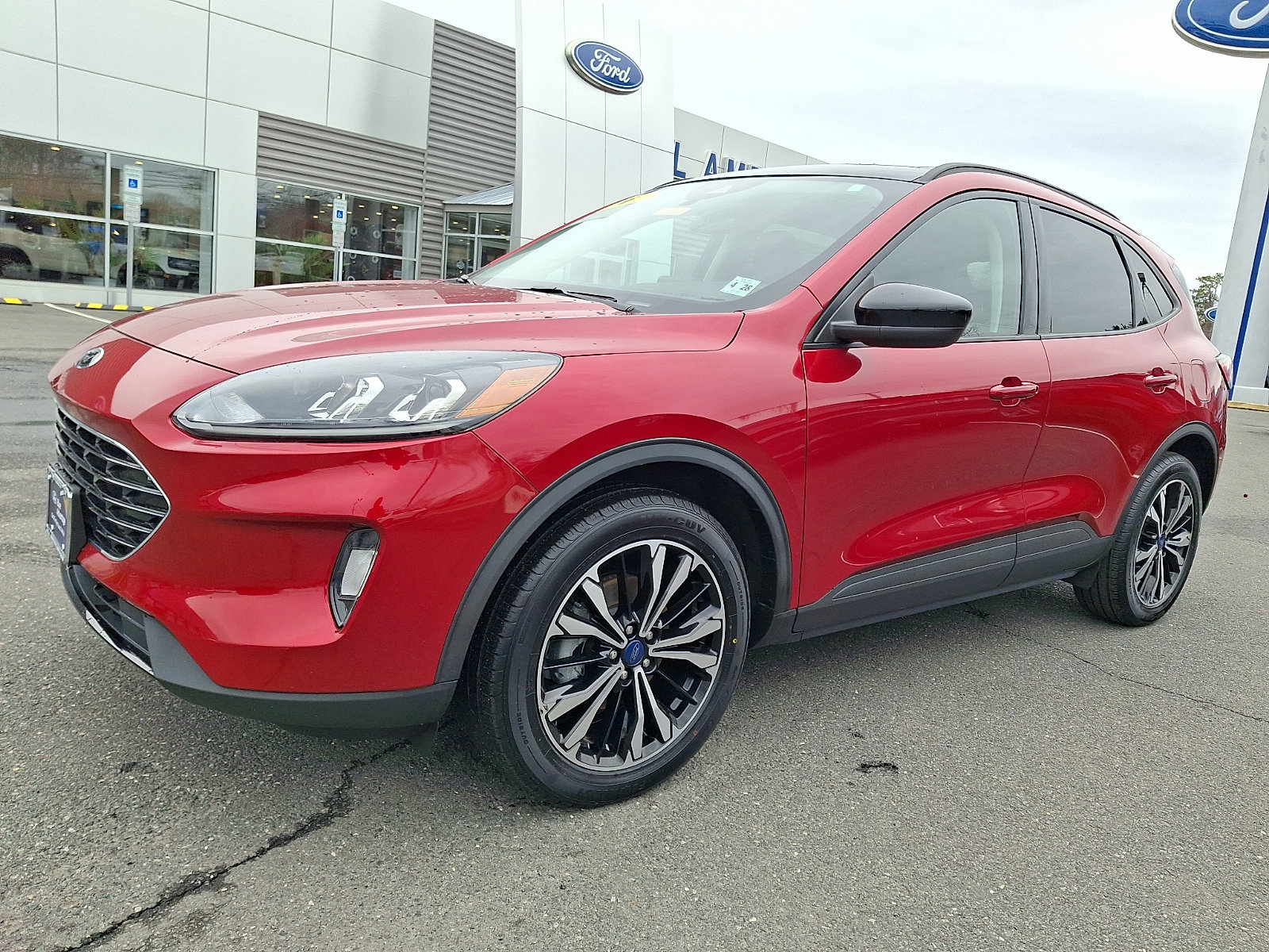 Certified 2022 Ford Escape SEL w/ SEL Stealth AWD Package image 11