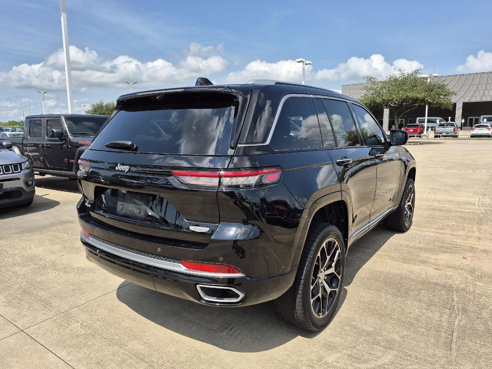 Used 2023 Jeep Grand Cherokee Summit image 5