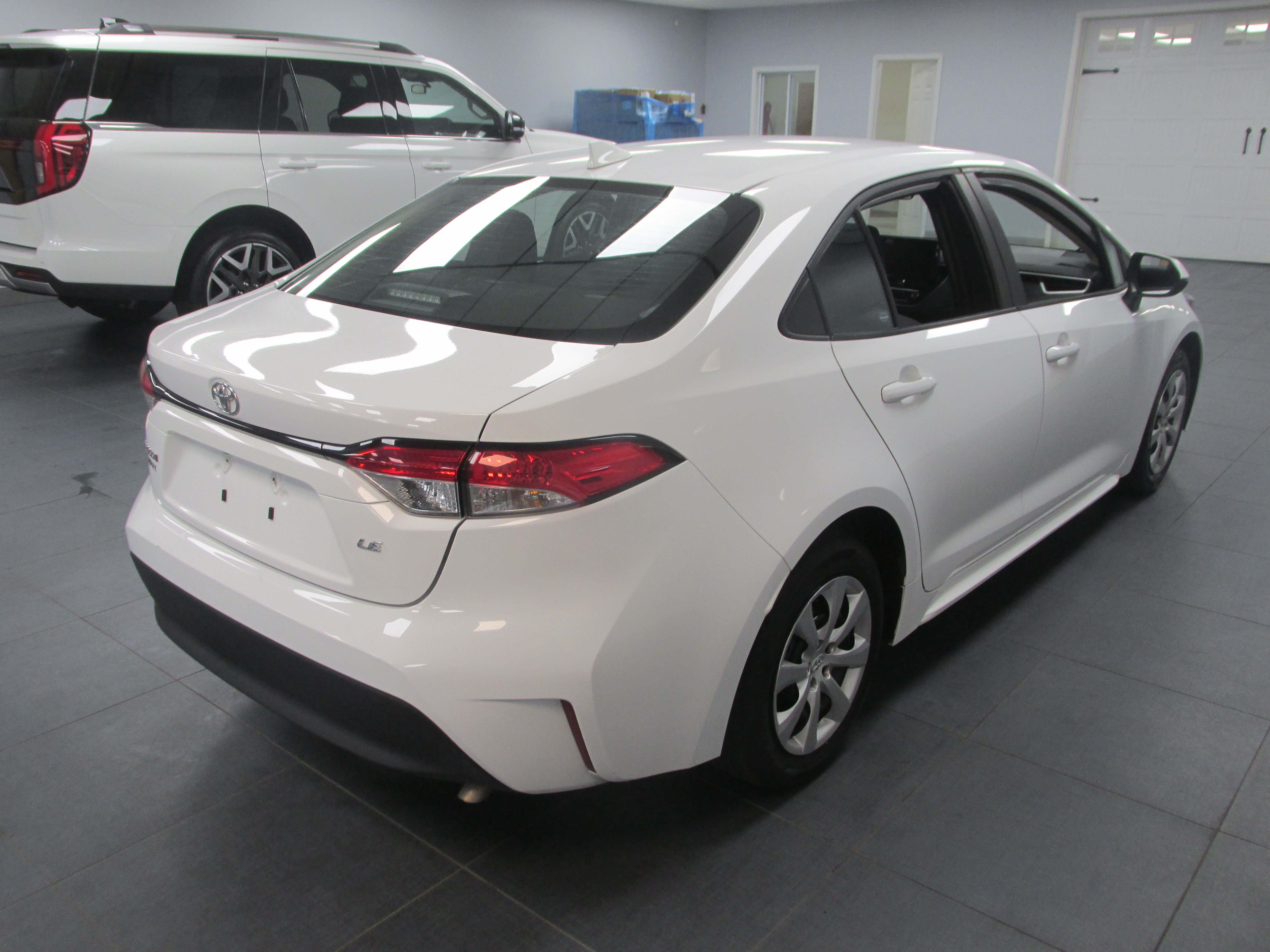Used 2024 Toyota Corolla LE FWD image 4